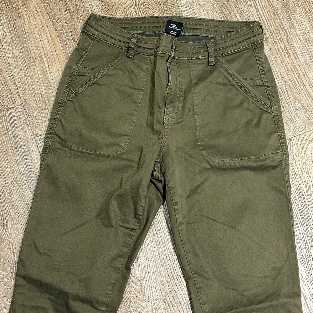 Kuhl Women’s Hiking Pants Olive Green Slim Cargo Pants Back Flap Pocket Size 10 - Picture 4 of 5